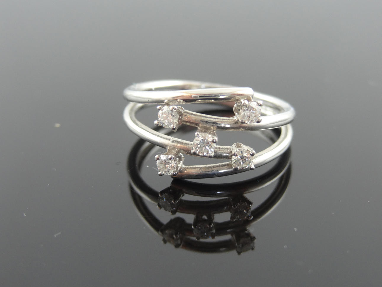 DESIGNER nr: 5 diamantring 0,20cts 18k guld.