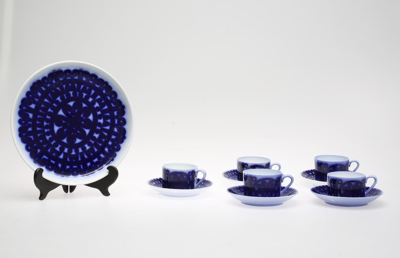 KAFFEKOPPAR samt FAT, 11 delar, "Blå Husar", Stig Lindberg, Gustavsberg, 1900-talets mitt.