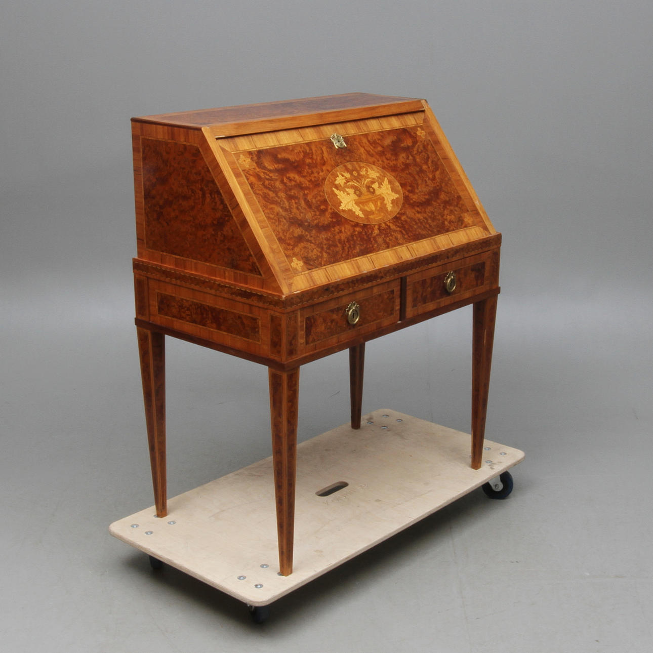 SEKRETÄR, gustaviansk stil, 1900-tal.