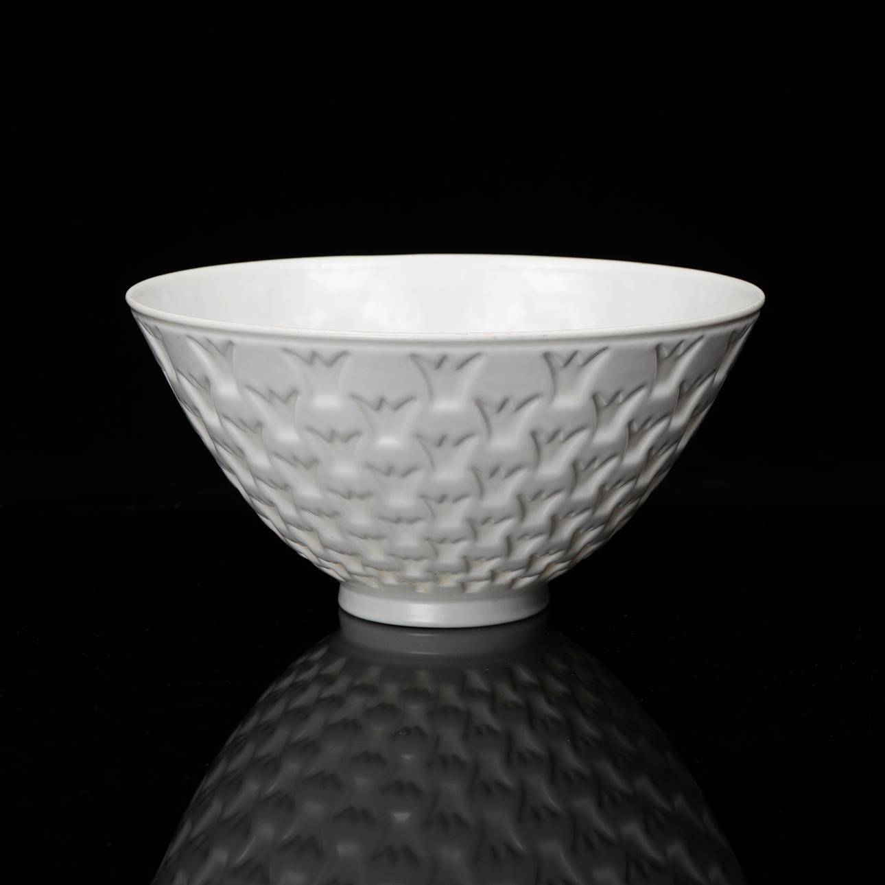 GUNNAR NYLUND. "Kronskål", Rörstrand, 1900-talets andra hälft.