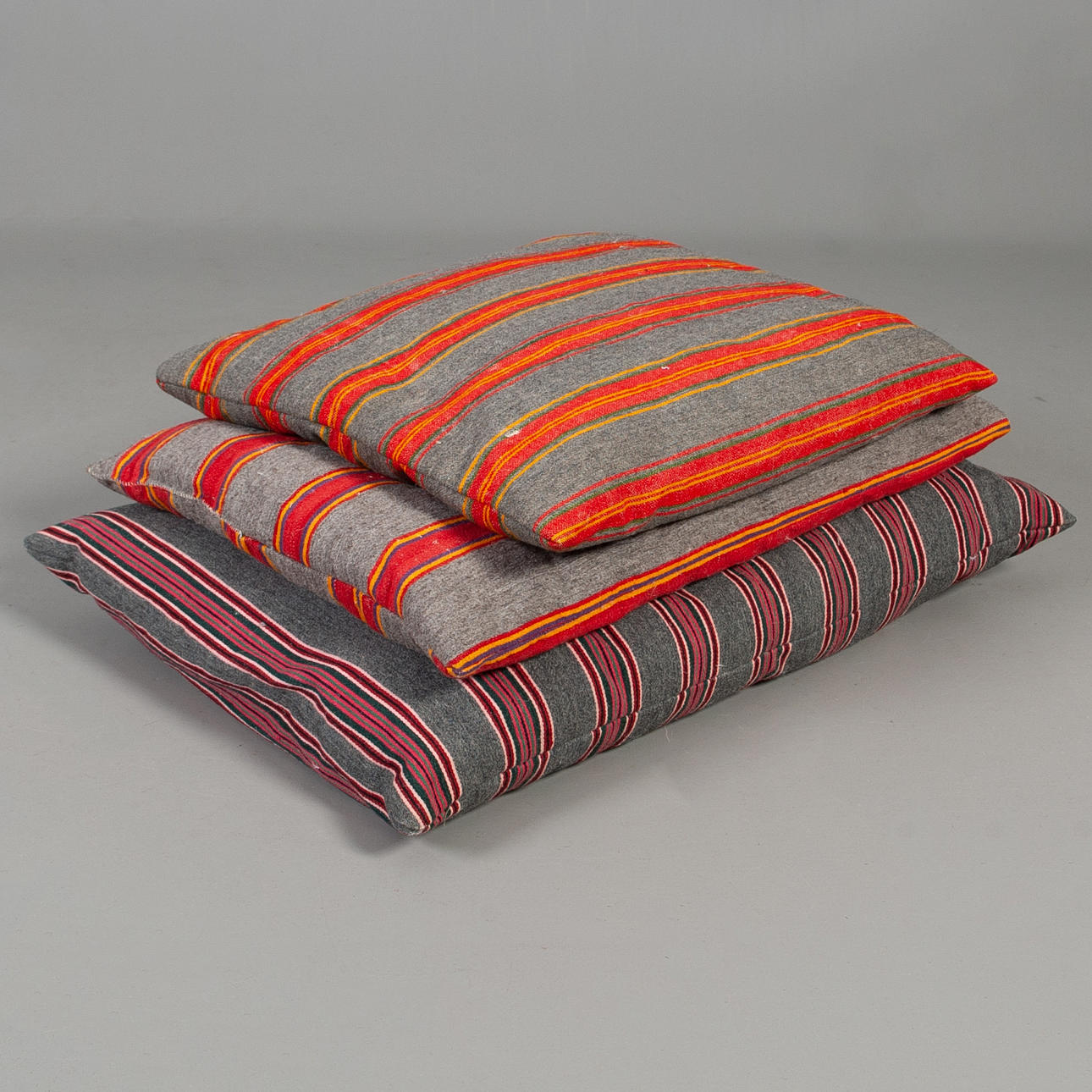 DYNEVAR. 3 st, ylle, 18/1900-tal.