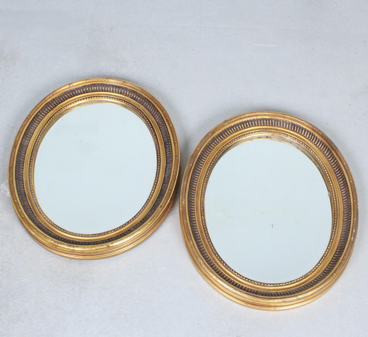 A pair of mirrors/wall mirrors.
