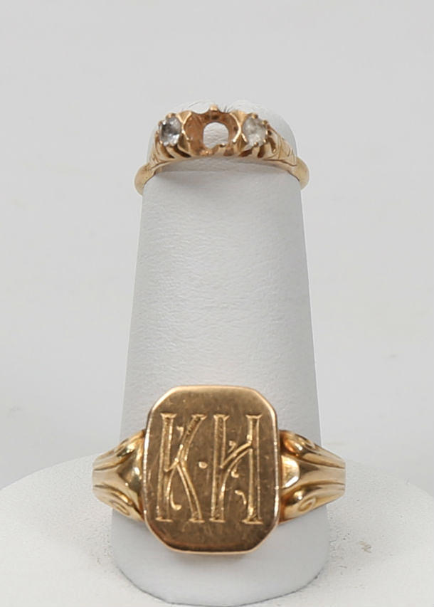 RINGAR, 18 K guld, 2 stycken, 7,2 gram.