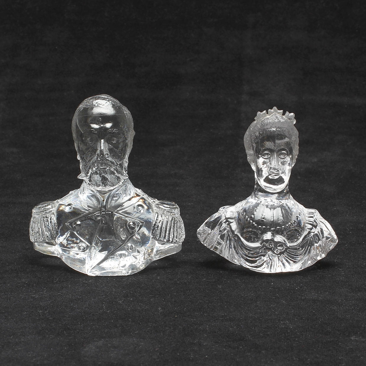 KUNGAFIGURER, 2 st, Oscar II och drottning Sofia.