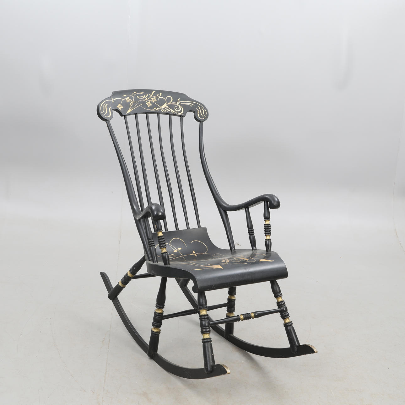 MECEDORA, negra y dorada.