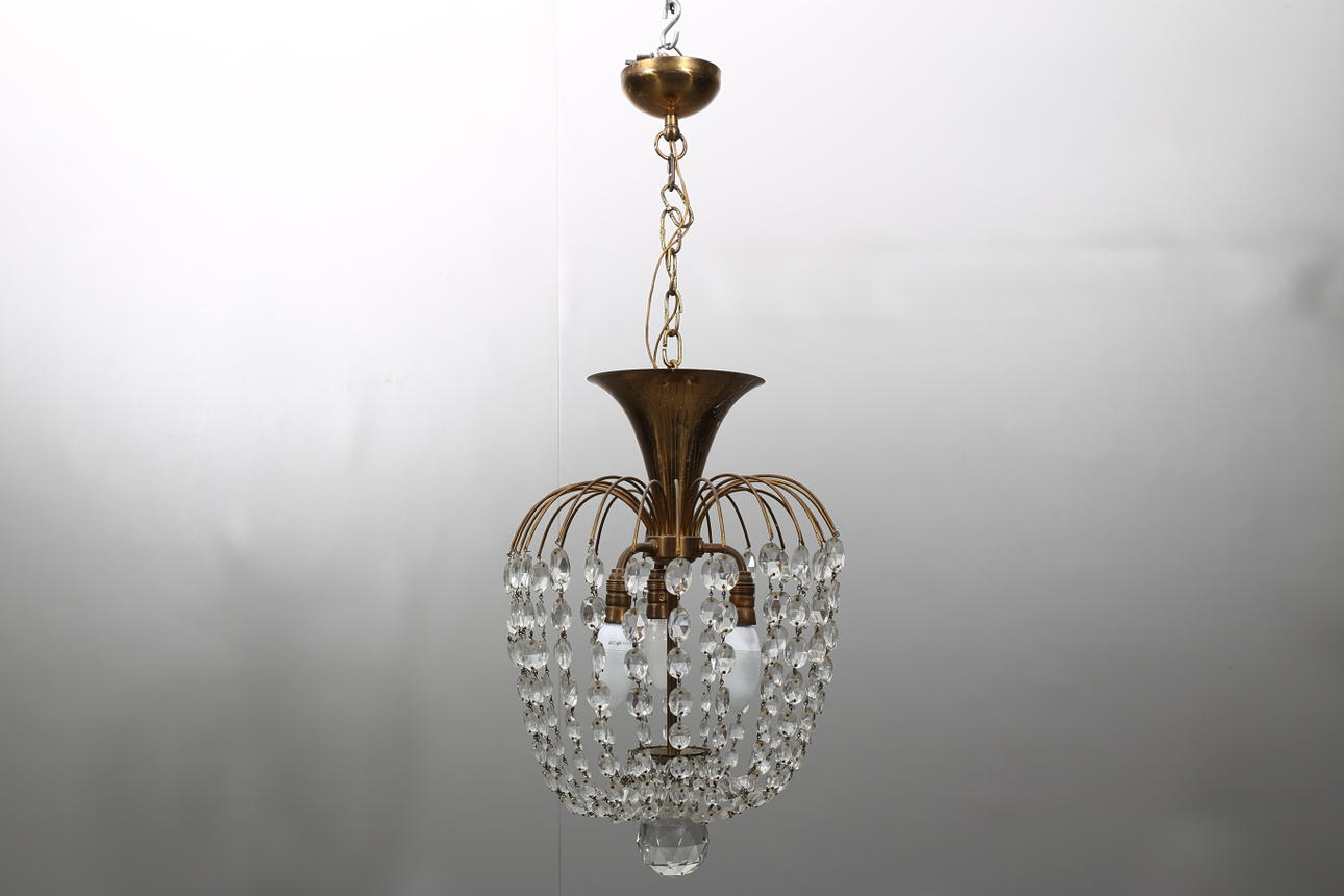 TAKLAMPA, metallstomme med prismor, 1940-50-tal.