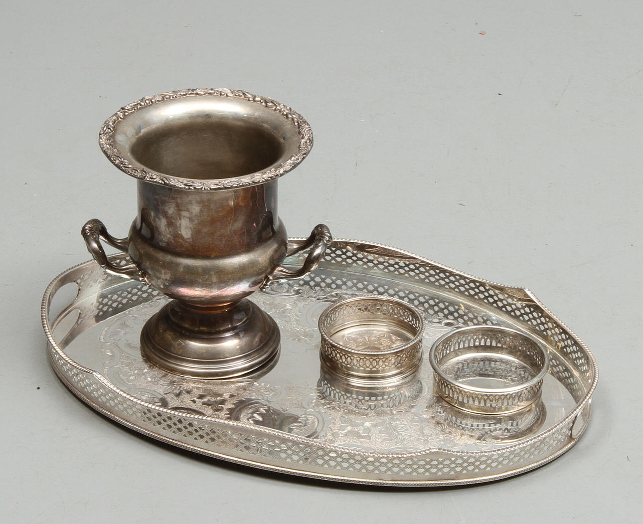 BRICKA, VINKYL, COASTERS, 2 st, nysilver 1900-tal.