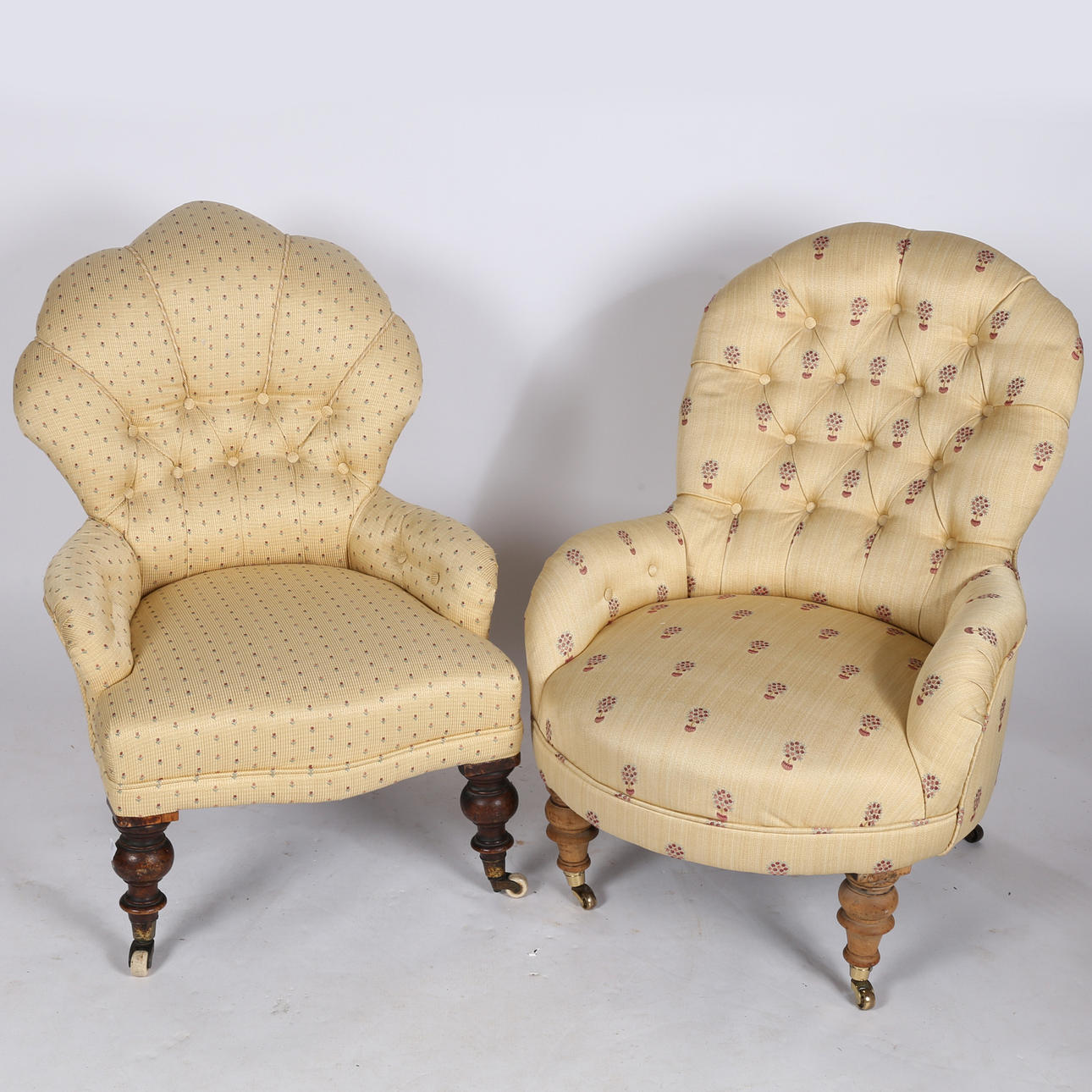 DOS SILLONES DE ENFERMERÍA VICTORIANOS.