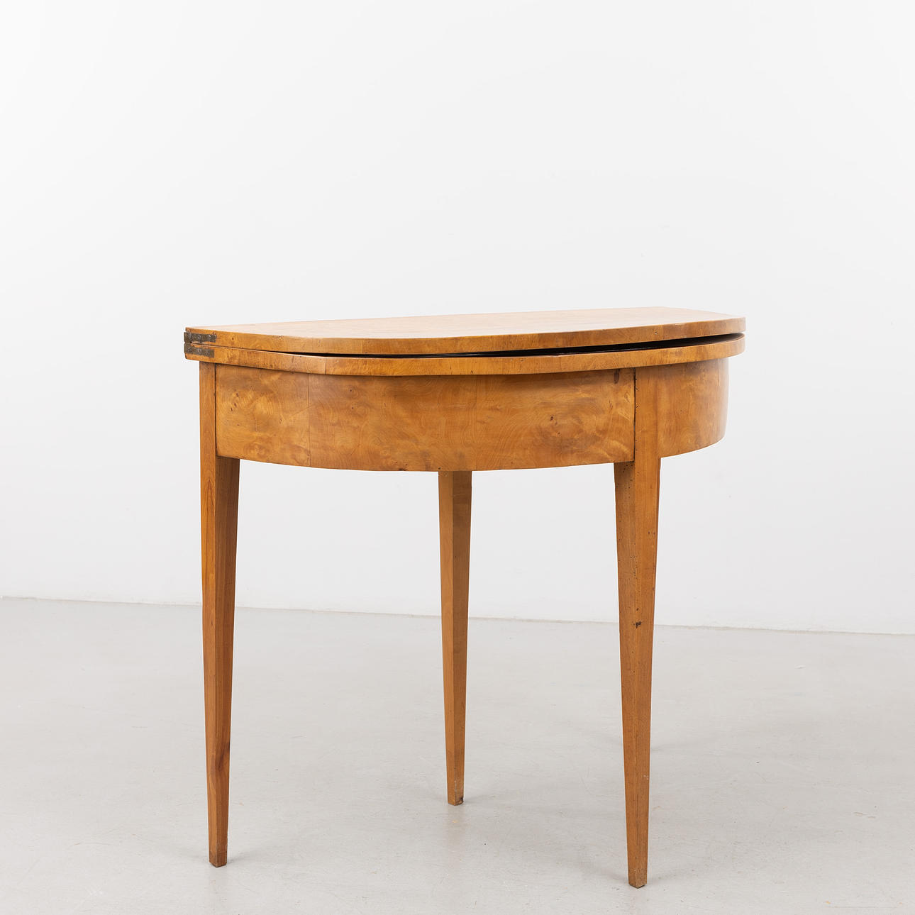 HALVMÅNEBORD/SPILBORD, 19. århundrede.