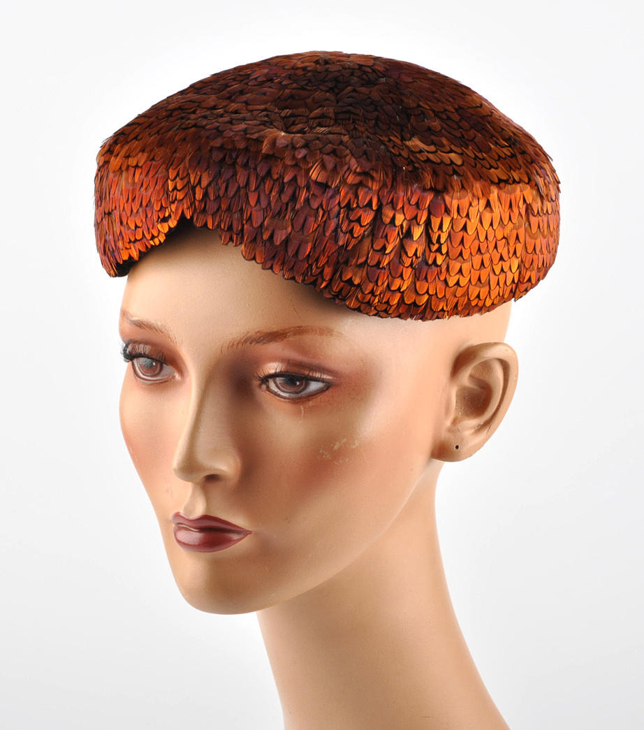 KOPFBEDECKUNG 64. damhatt Crested, mössa, fjäderhuv med fasan eller rapphöna.