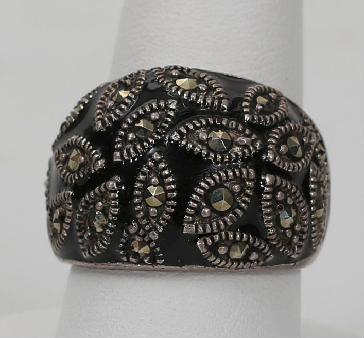 RING, silver, svart emalj och markasiter, 2000-tal.