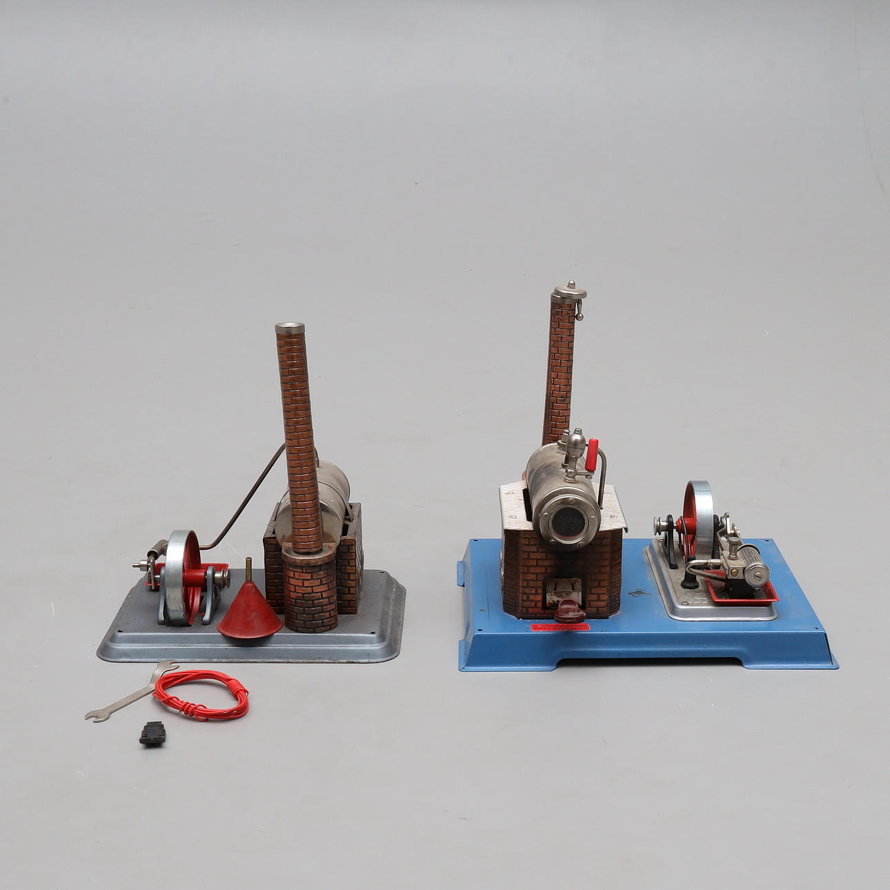 ÅNGMASKINER, ett par, metall, Wilesco.