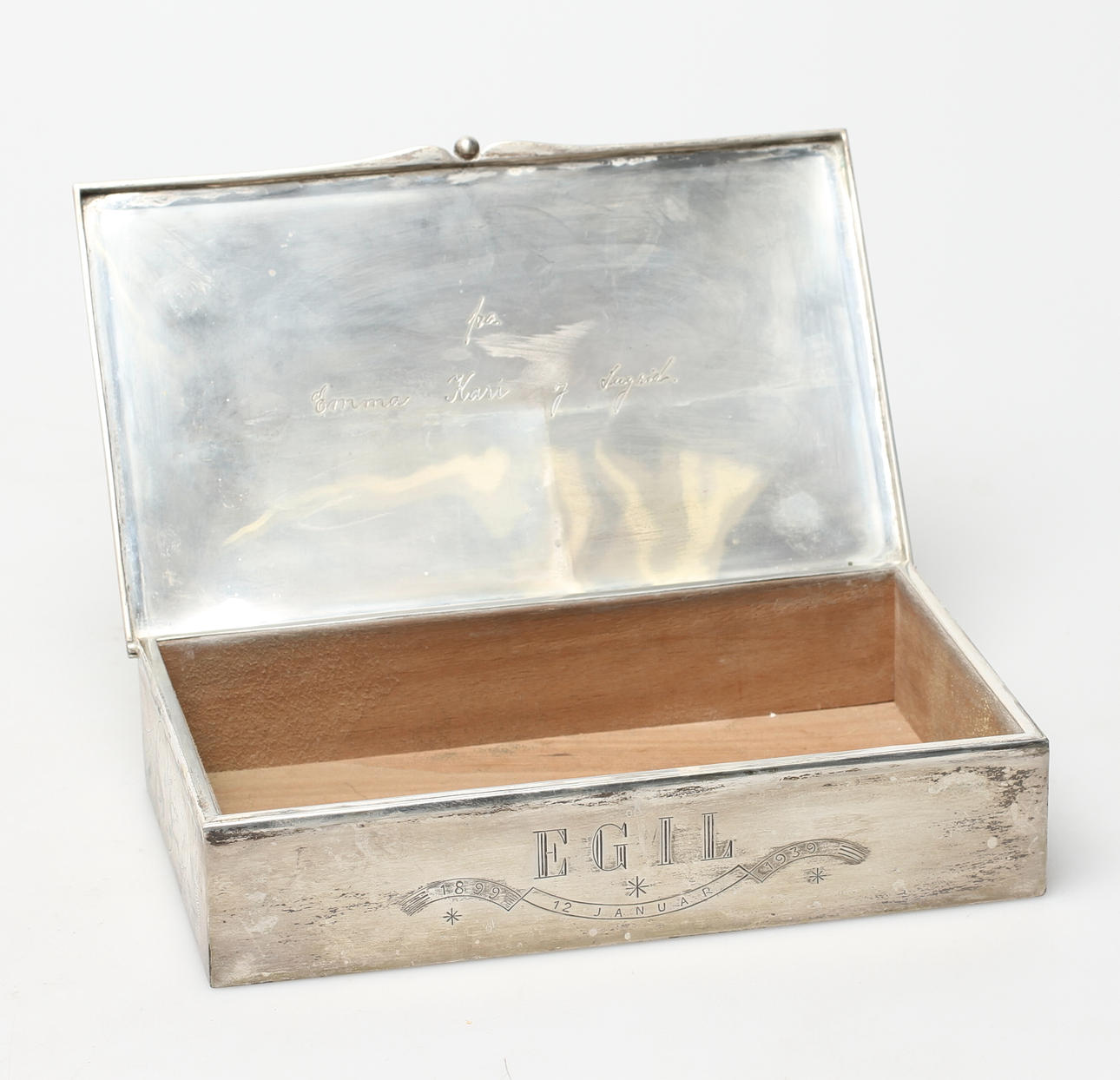 SKRIN, silver med träinredning, troligen Norge, 1900-talets första hälft.