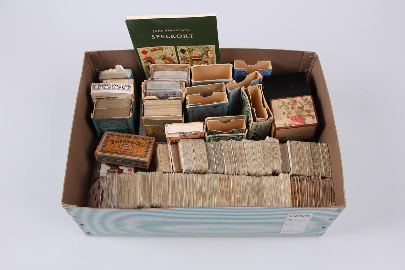 PARTI KORTLEKAR, samt kortspelsaskar, 1900-tal.