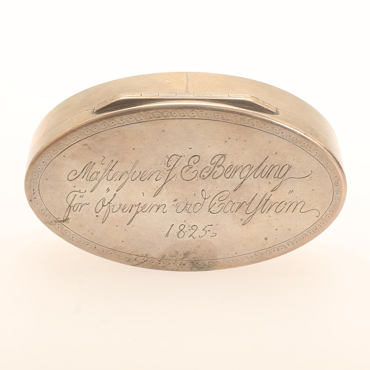 A silver reward box with lid, B. Tornberg, Linköping 1826.