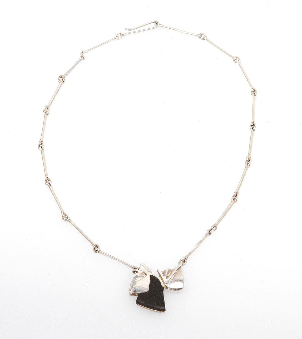 BJÖRN WECKSTRÖM. Halssmycke, sterlingsilver och ebenholts. Lapponia, Finland 1984.