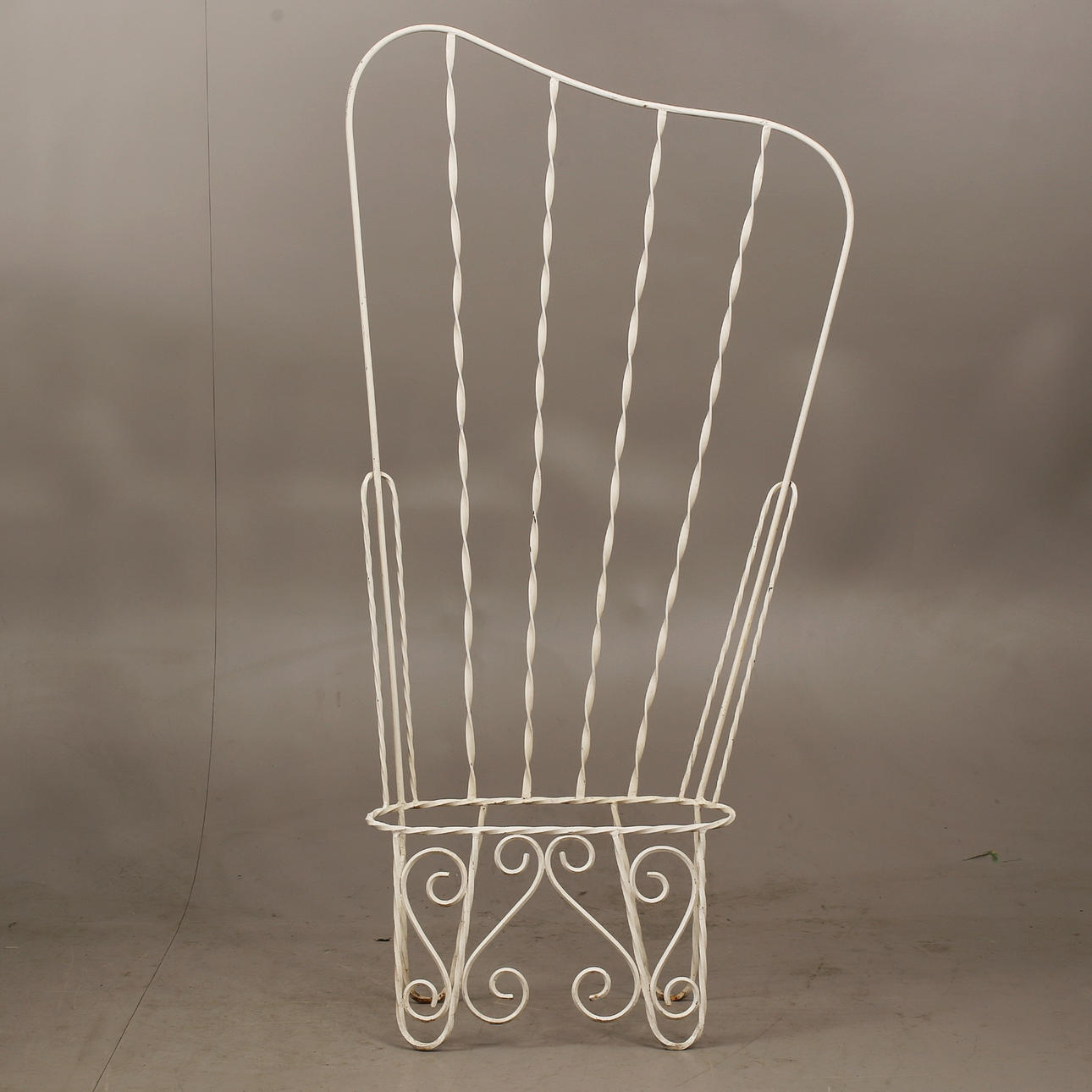 BLOMSTERSPALJE, vitmålad smide.