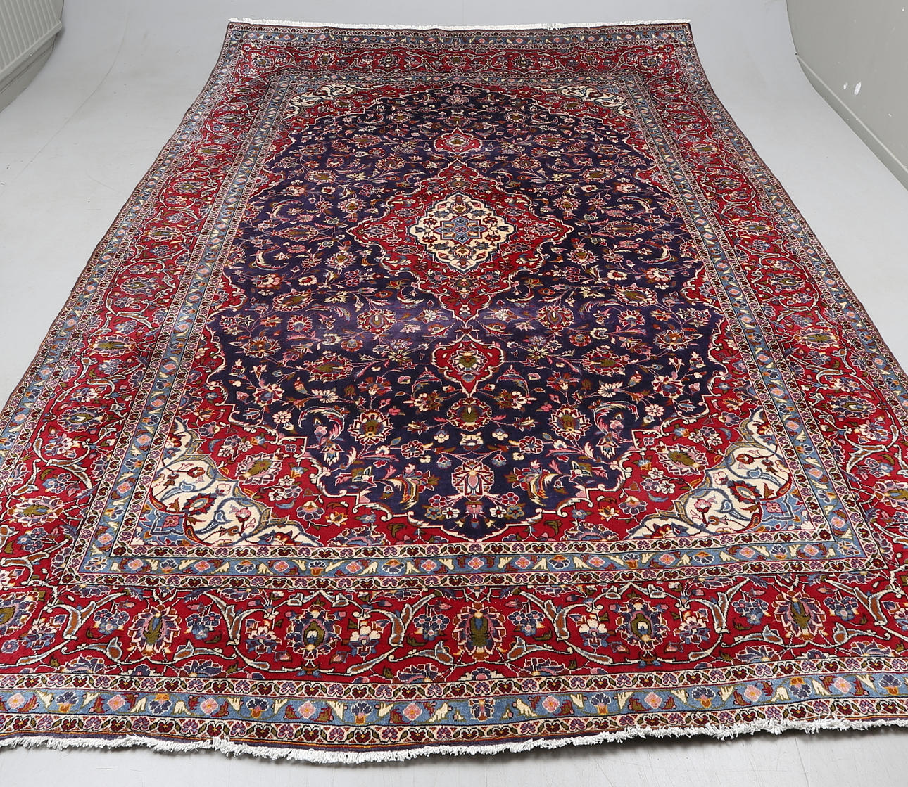 MATTA, Old/semiantik, Keshan, ca 396 X 282 cm.