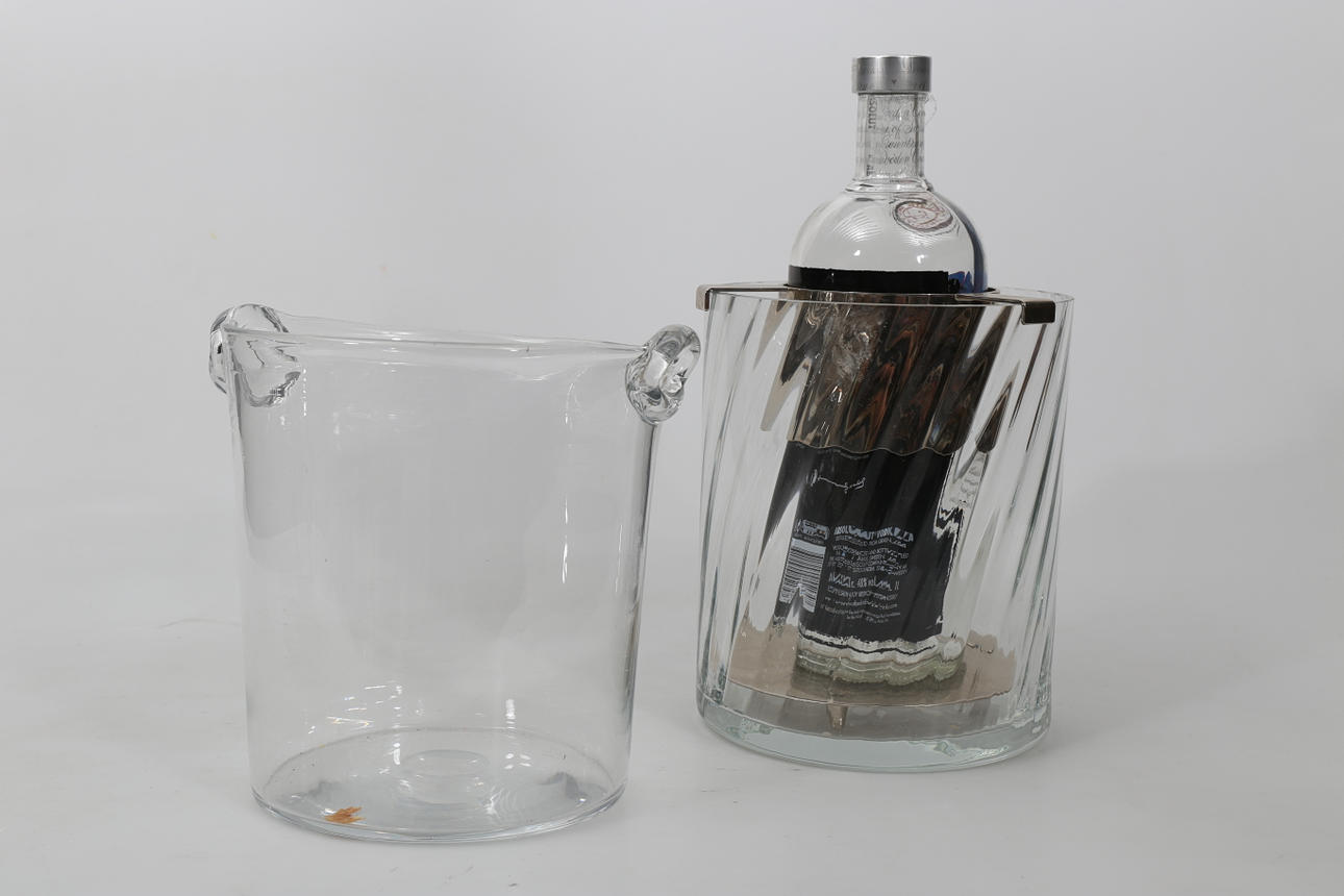 VINKYLARE OCH FLASKA "ABSOLUT", glas, 3 delar, bland annat Orrefors.