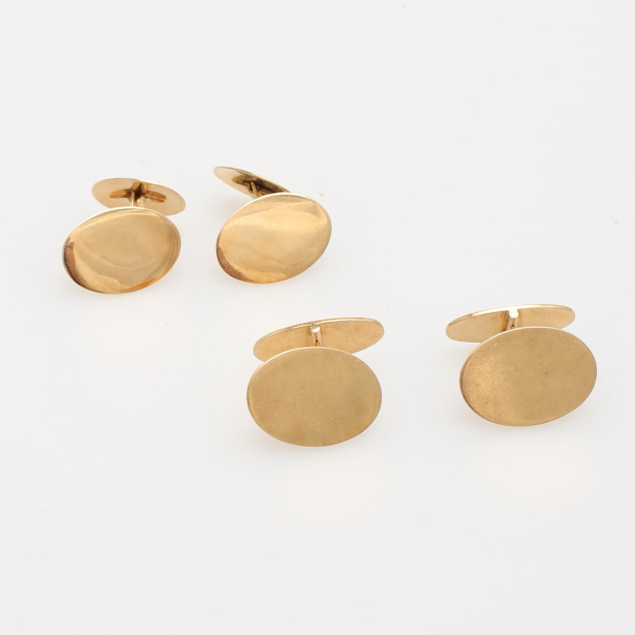 MANSCHETTKNAPPAR, 2 par, guld 18 K, vikt 19,8 gram.
