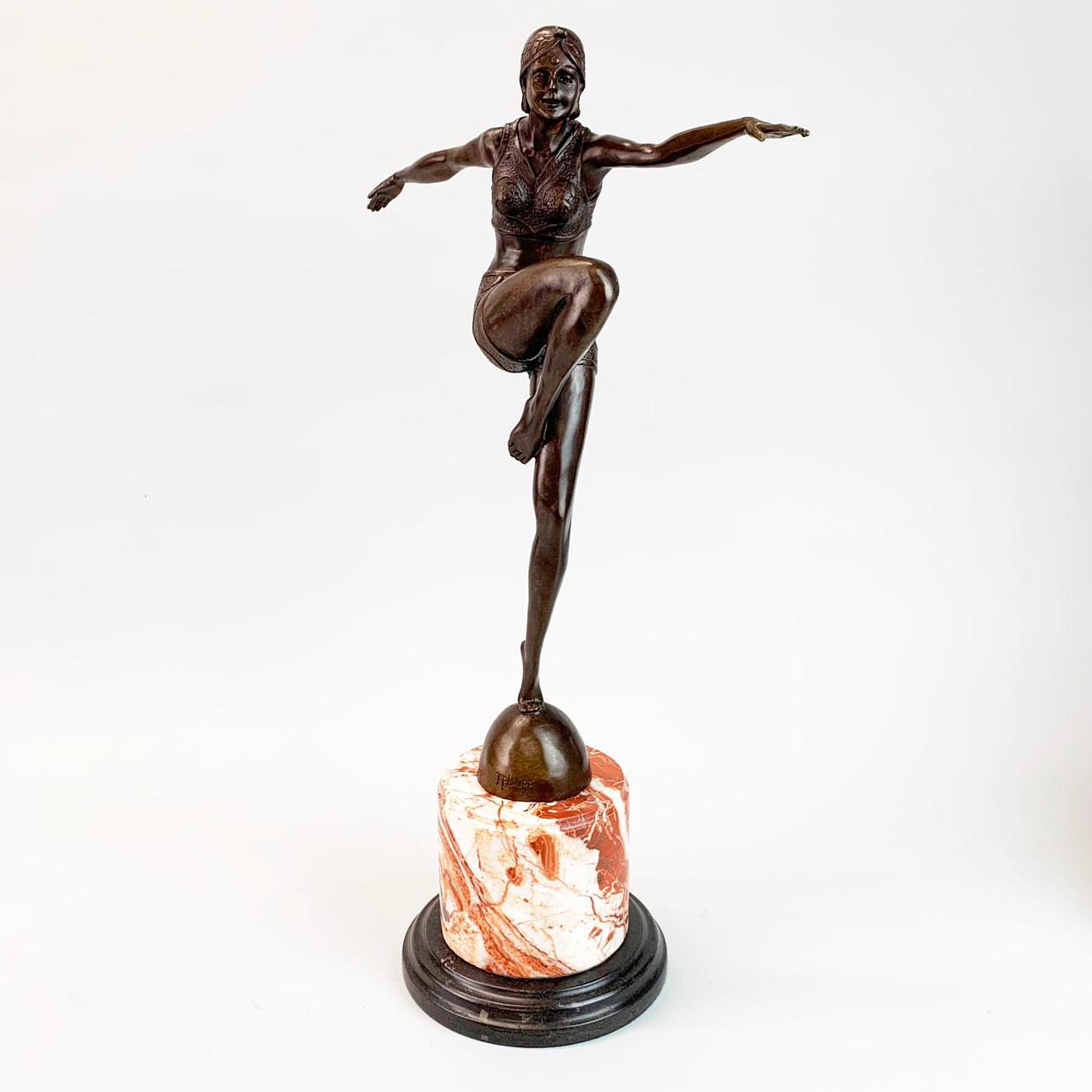 ART DECO-STIL FIGUR.