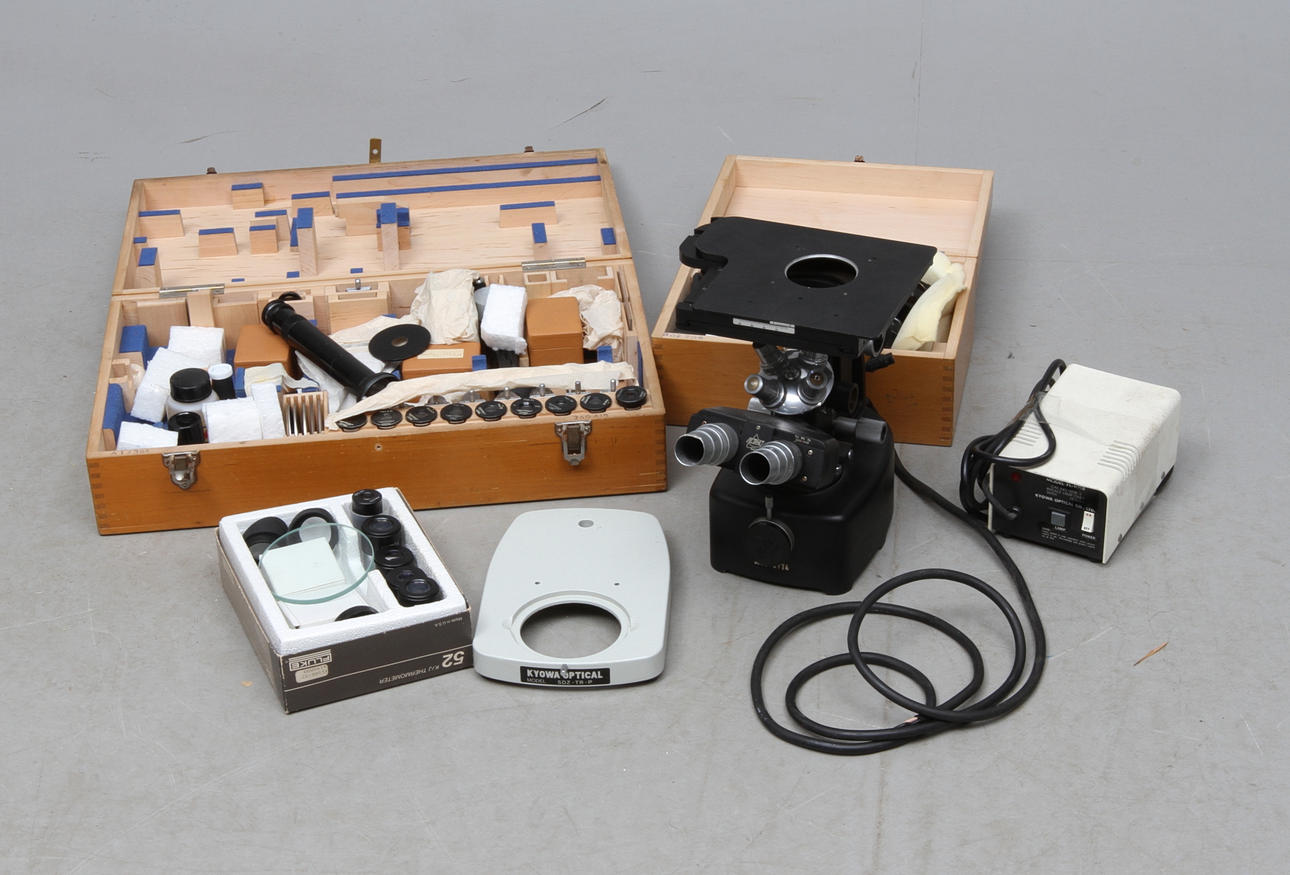 MIKROSKÅP, med tillbehör, Union Tokyo MeC 8774.