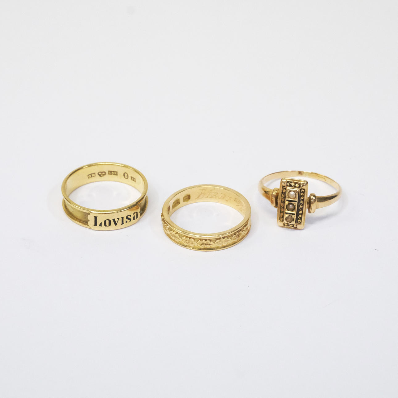 TRE RINGAR. 18K GULD.