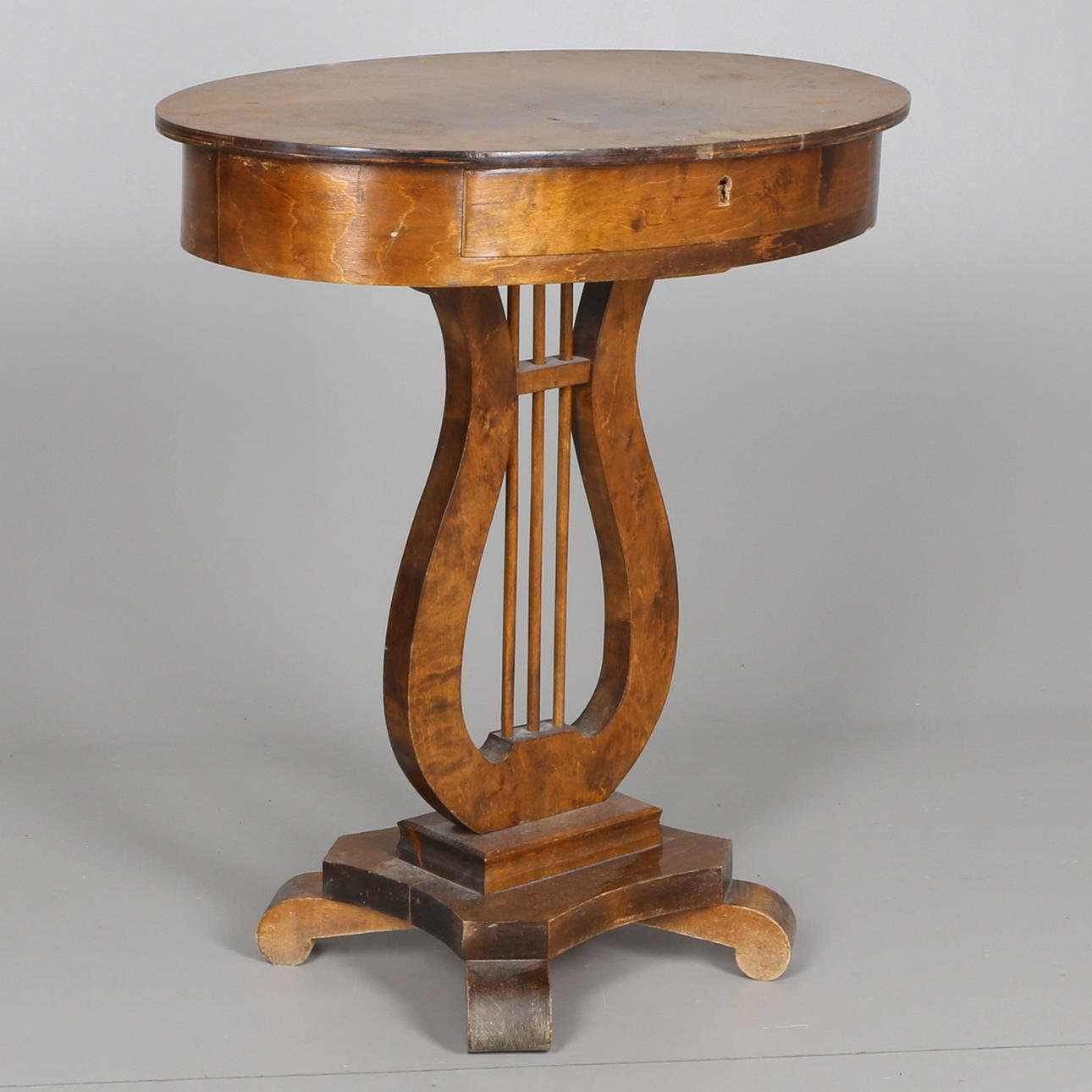 SYBORD, Karl Johan-stil, med lyrfot, 1900-tal.