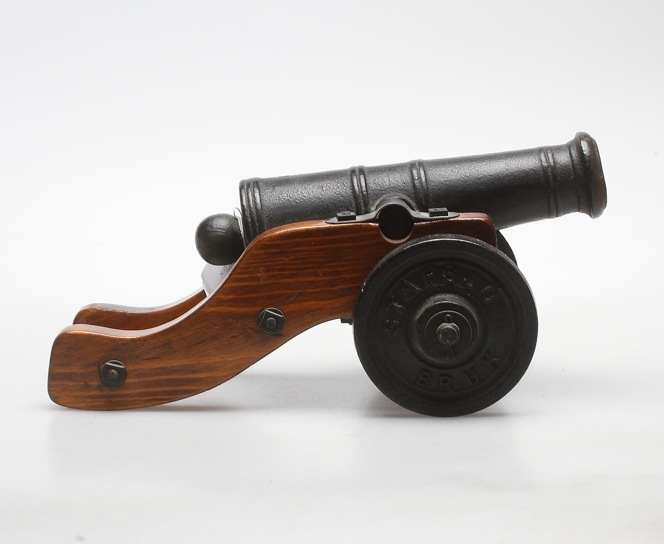 BORDSKANON PÅ LAVETT, järn, Stafsjö Bruk.