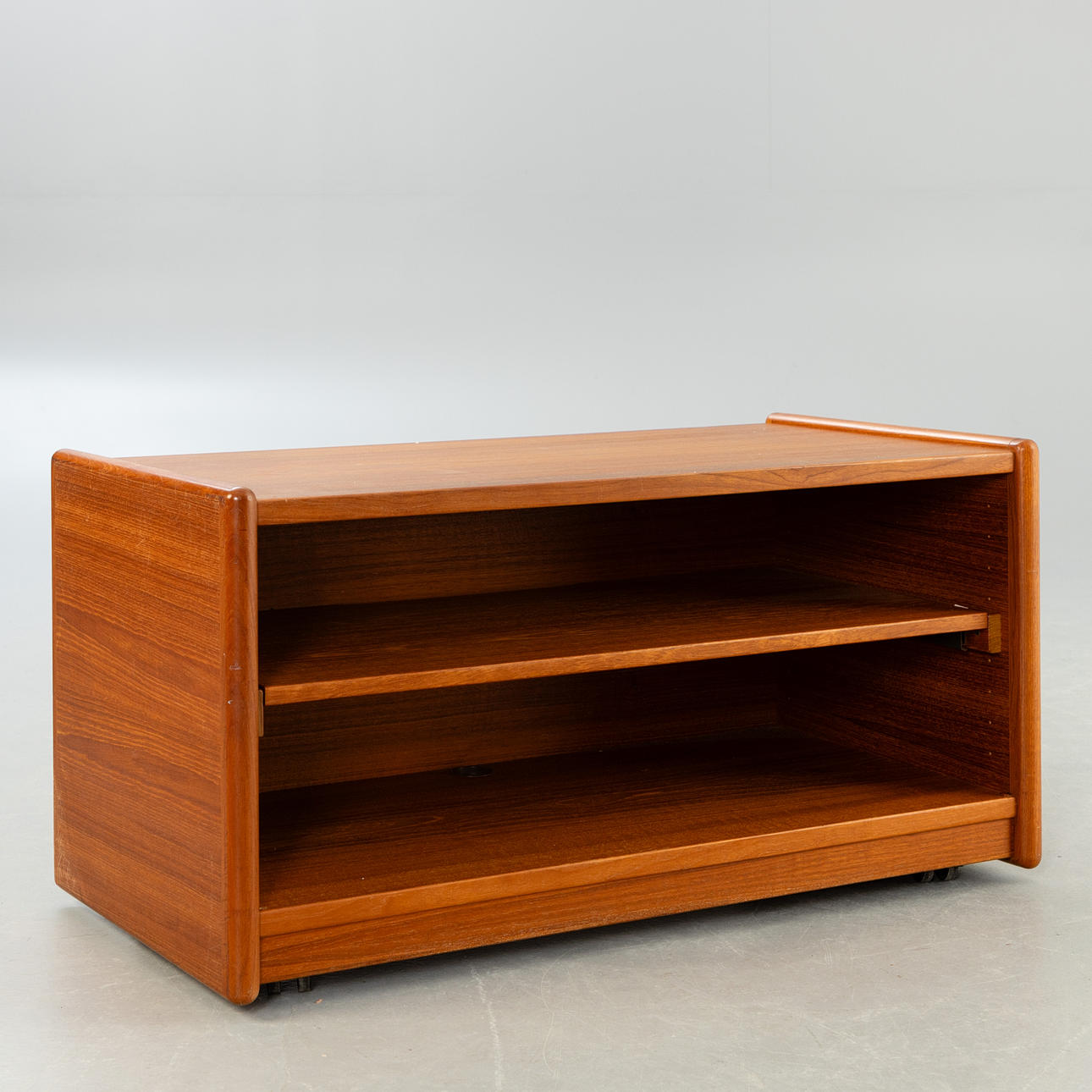 Vildbjerg Møbelfabrik TV stand.