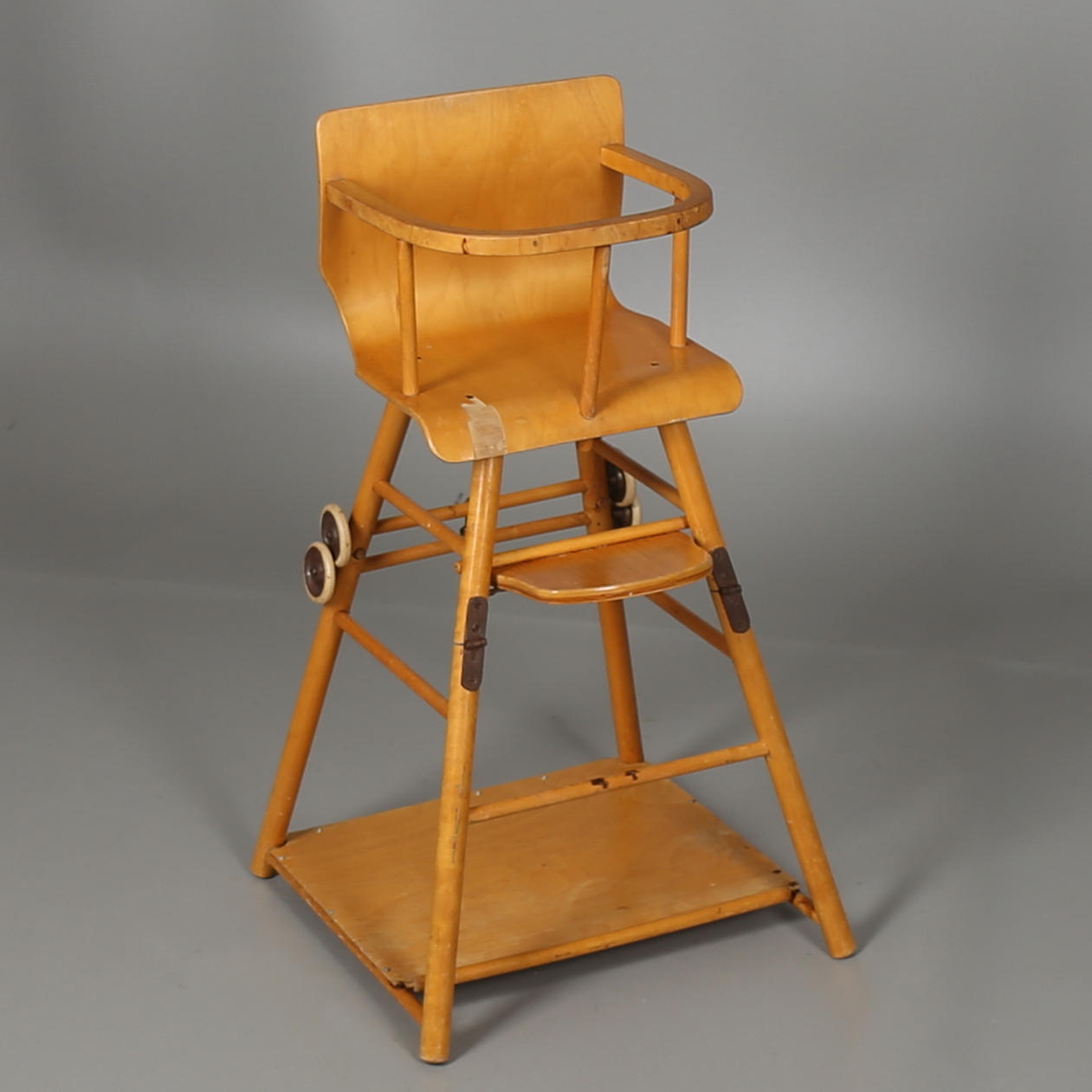 BARNSTOL i björk, 1900-talets mitt.