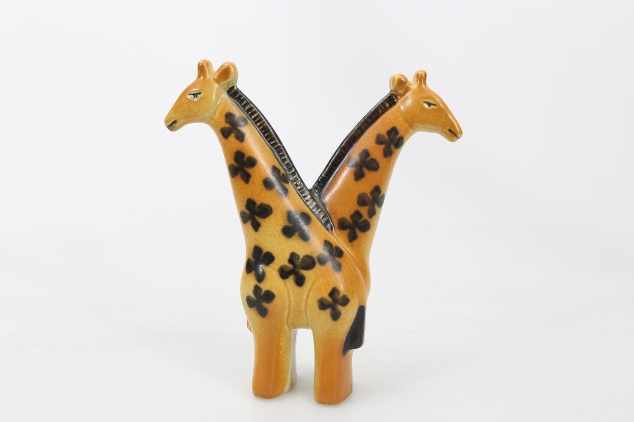 LISA LARSON. Figurin, stengods, 2 giraffer, Gustavsberg, signerad.
