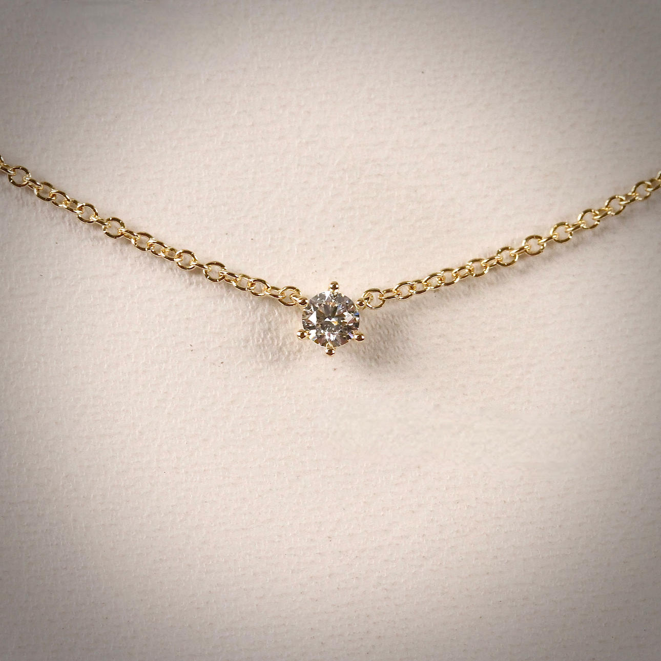DIAMOND NECKLACE, 0.09ct, 18K.