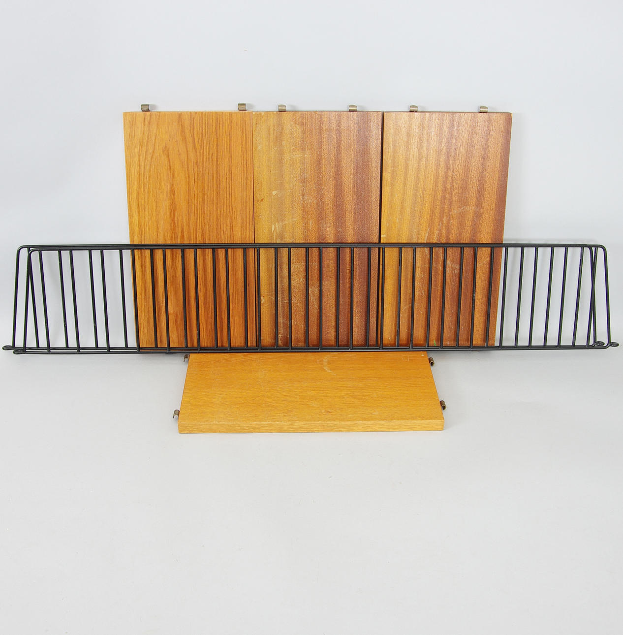 STRINGHYLLA, teak, 2 gavlar med 4 hyllor.