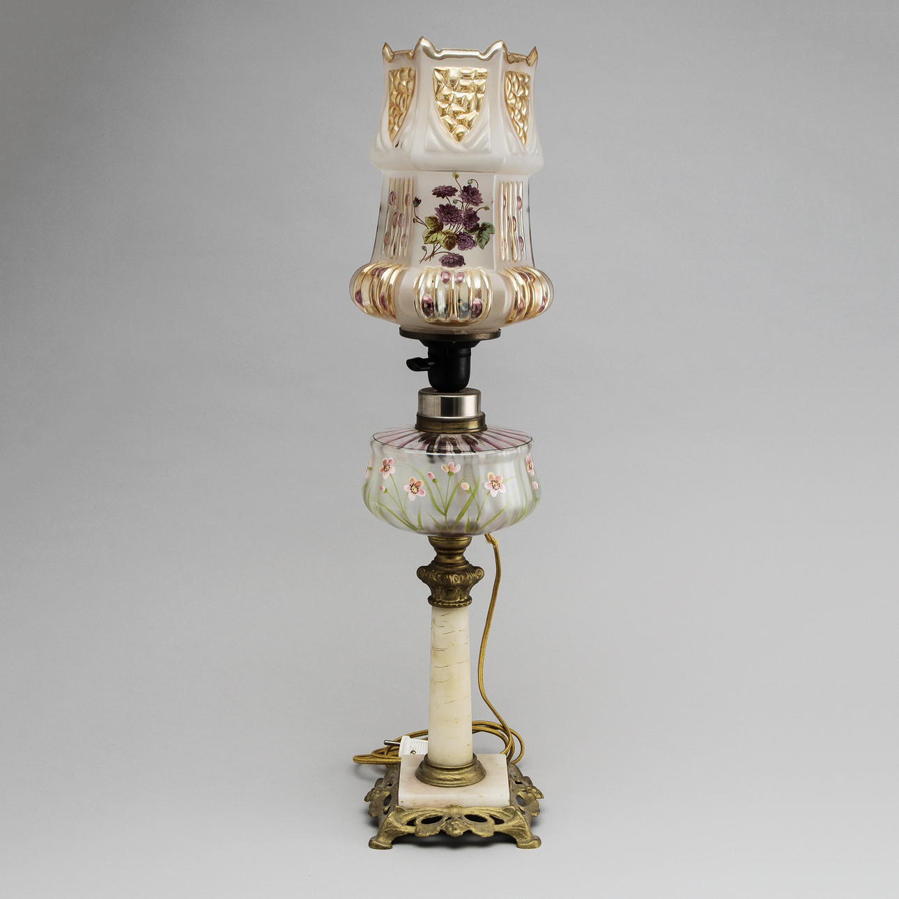BORDLAMPA, alabaster samt glas, 1900-tal.