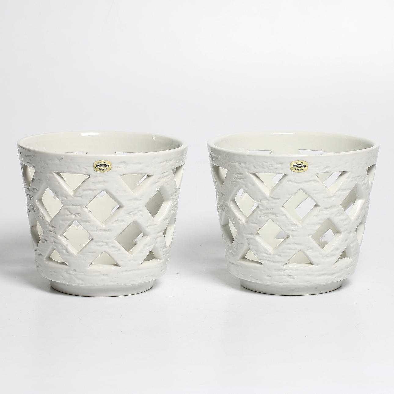 YTTERFODER, 2 st, "Chamotte", Gunnar Nylund, Rörstrand. 1900-talets andra hälft.