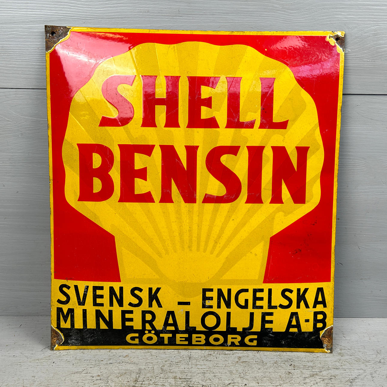 EMALJSKYLT, Shell Bensin, nytillverkad.
