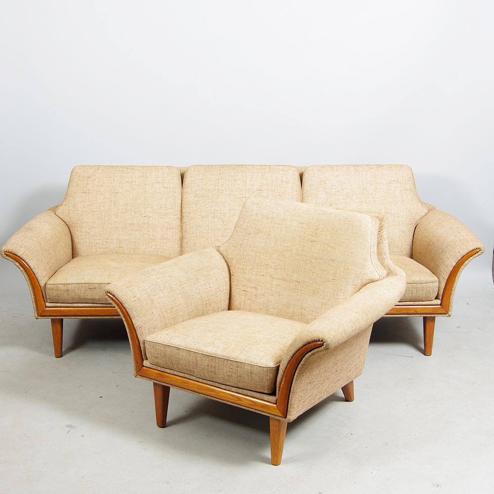 SOFFA SAMT FÅTÖLJ, beige klädsel/ek, 1900-talets mitt.