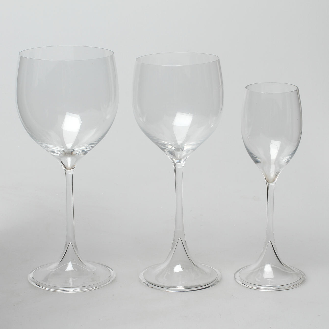 GLASSERVIS, 24 delar, troligen "Carillon" Nils Landberg, enstaka del etikettmärkt Orrefors.