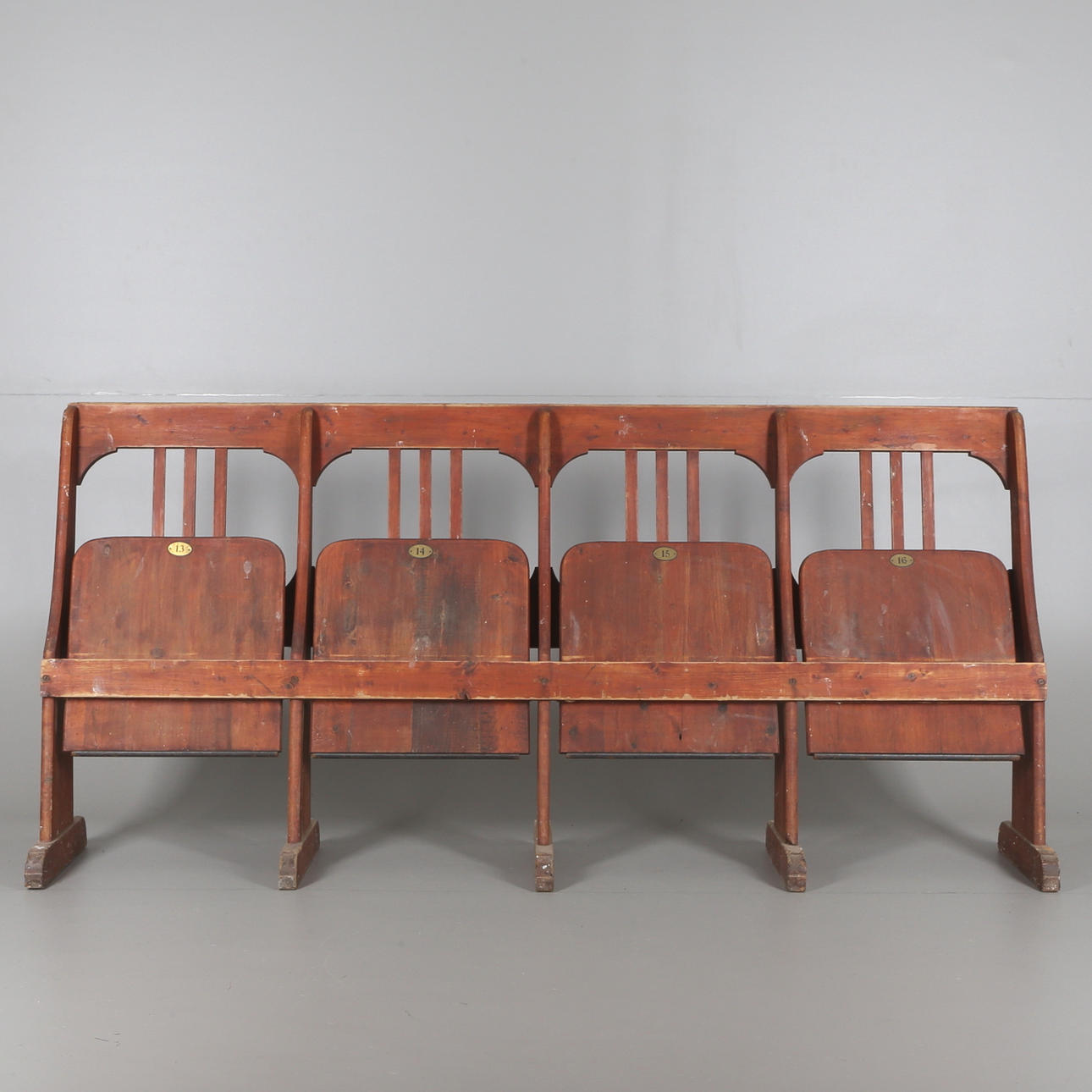 BIOBÄNK, 4 sitsar, trä, tidigt 1900-tal.