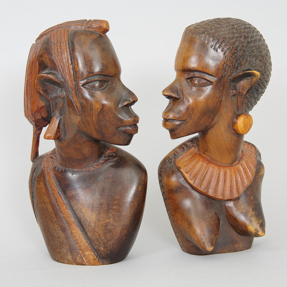 SKULPTURER, 2 stycken, trä, Afrika.