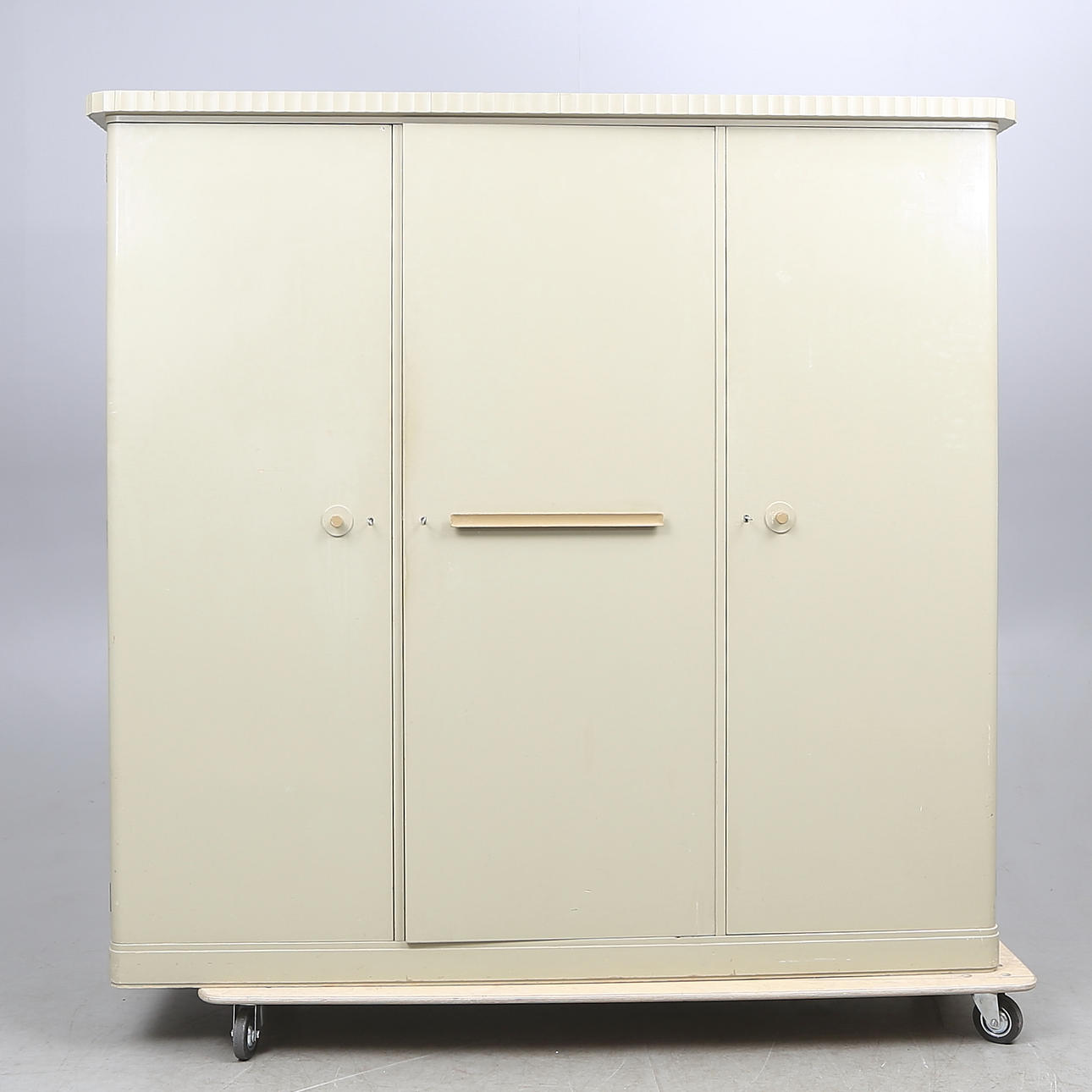 KLÄDSKÅP, funkis, 1930-tal.