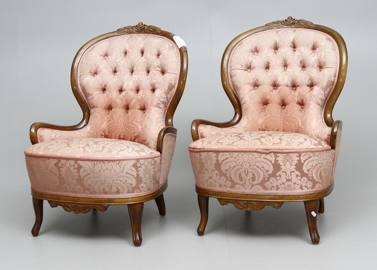 EMMAFÅTÖLJER, ett par, rokokostil, 1900-tal.