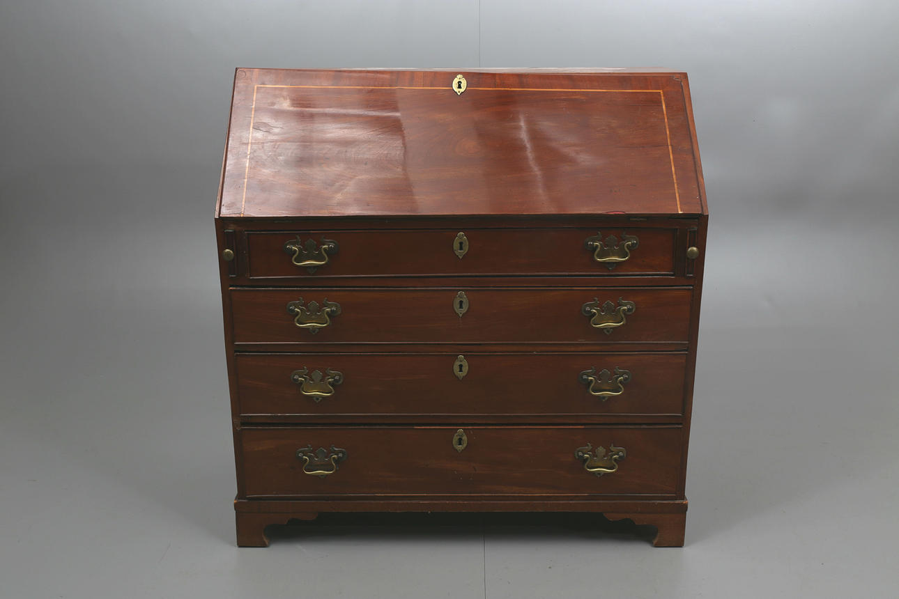 BYRÅSEKRETÄR, mahogny, 4 lådor, Queen Anne, 1700-1800-tal.