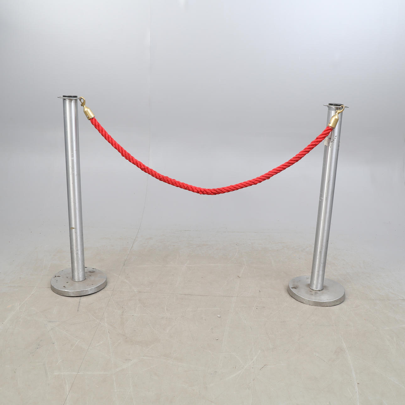 KÖSTOLPAR / AVSPÄRRNINGSSTOLPAR, ett par.