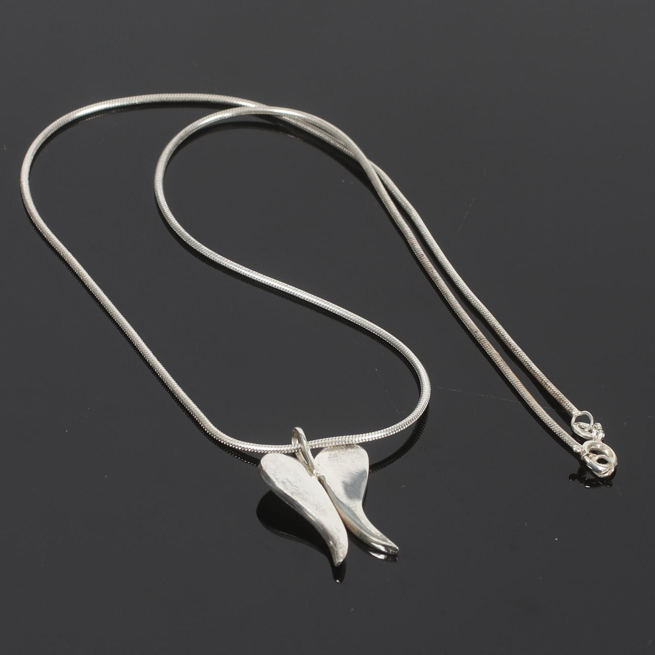 A STERLING SILVER NECKLACE, “Angels”. 2000s.