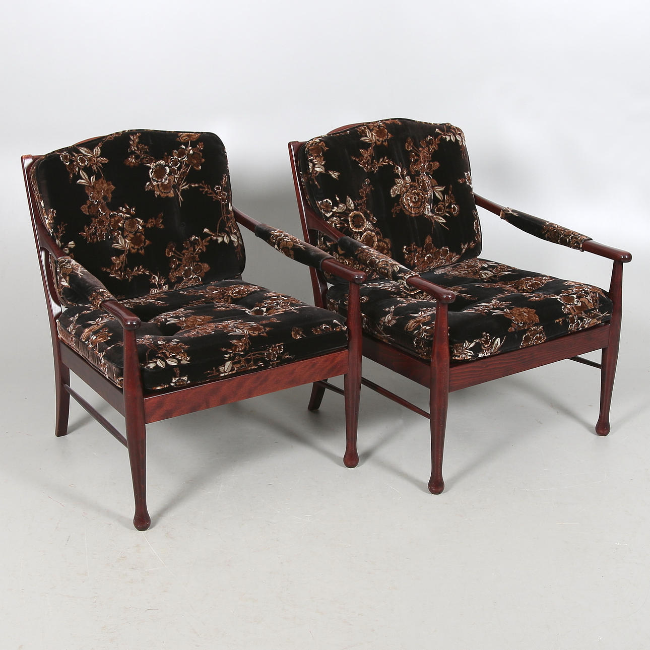 FÅTÖLJER, ett par, Ulferts. 1900-talets andra hälft.