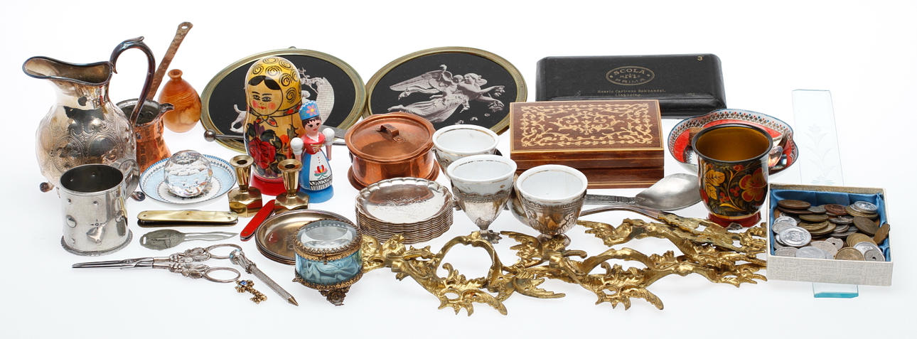 DIVERSE, bl.a. DRUVSAX, silver/rostfritt, MÖBELBESLAG, rokokostil.