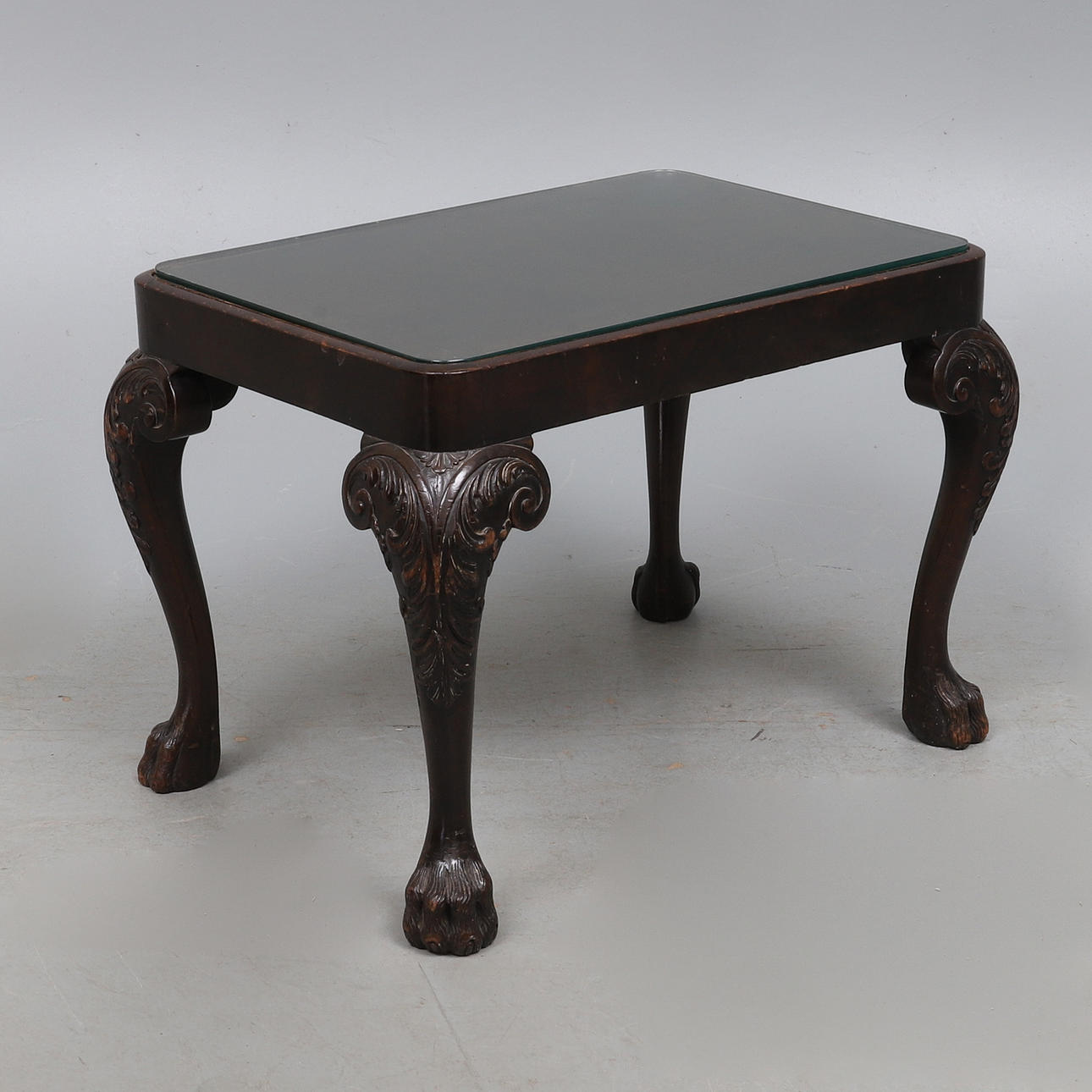 A 'CHIPPENDALE REVIVAL' MAHOGANY LOW CENTRE TABLE.