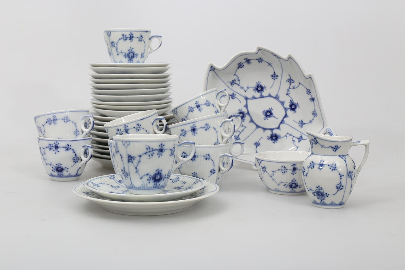 KAFFESERVIS, porslin, 35 delar, "Musselmalet-Riflet", Kunglig Dansk.